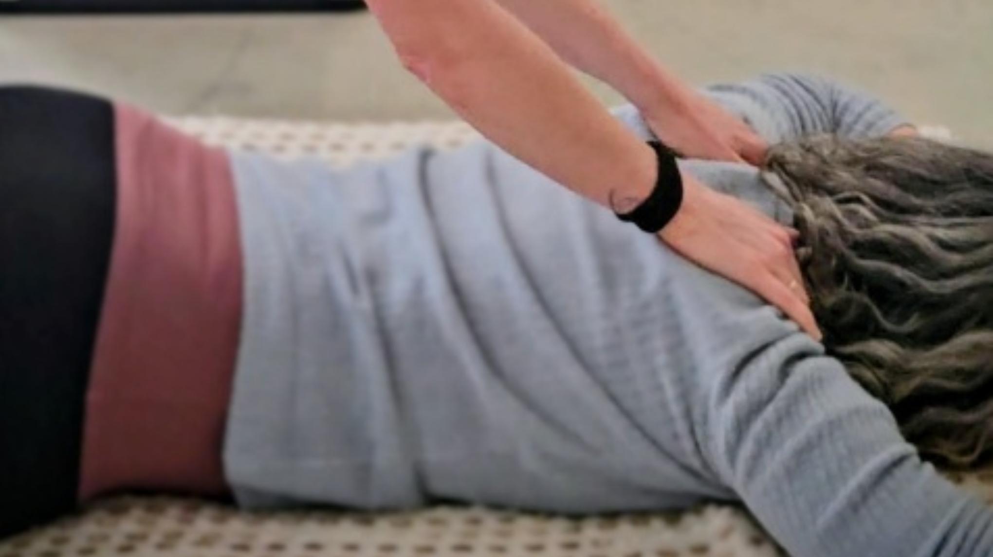 Onspanningsyoga en verdiepende aanrakingen