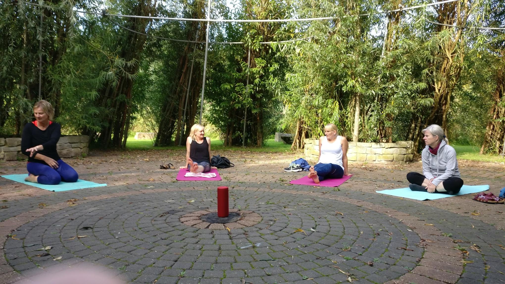 Somatic Summer Flow im Weidenschloss/ Speckenbütteler Park