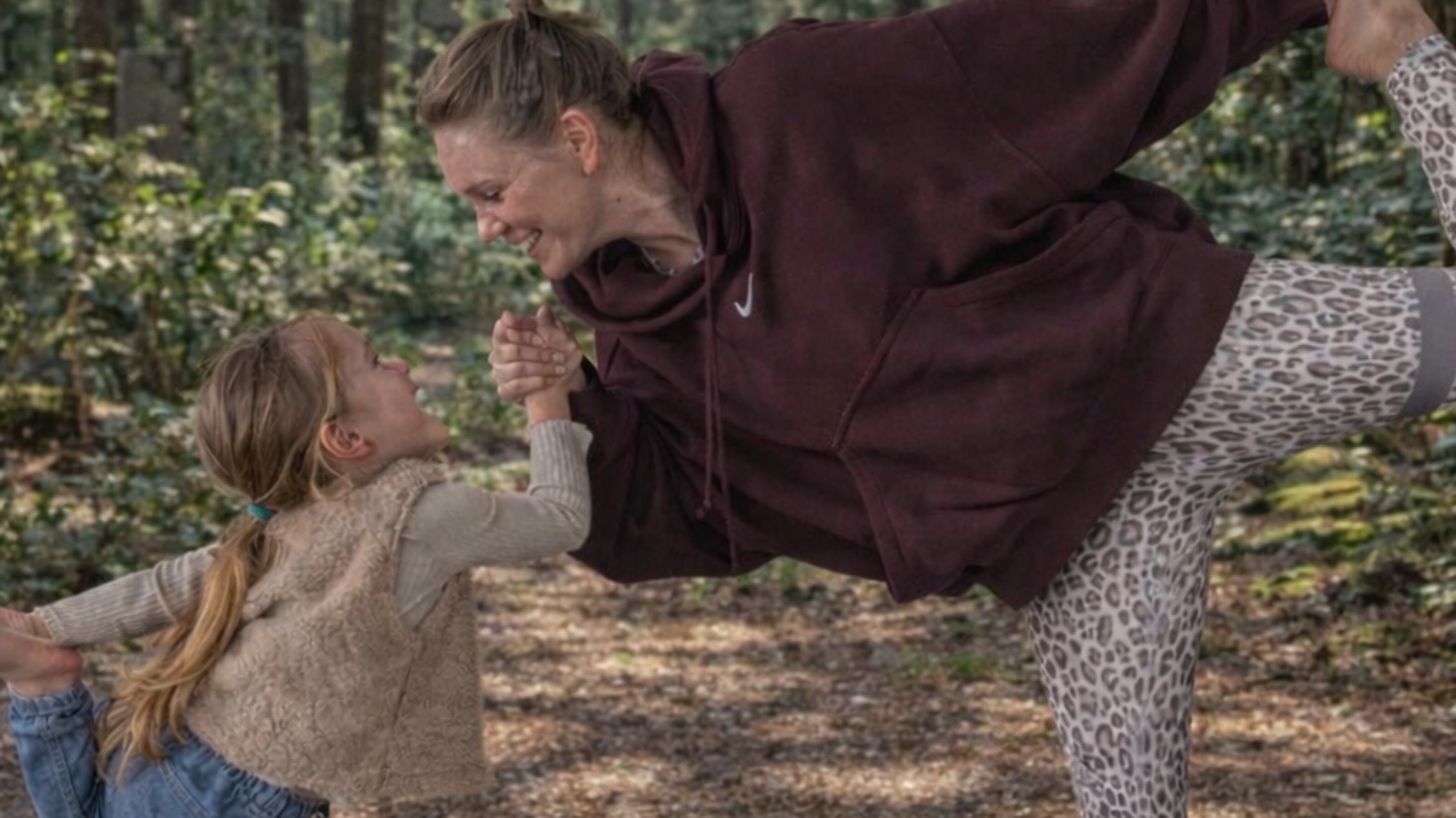 Ouder-kind yoga & ontbijt — thema in het bos