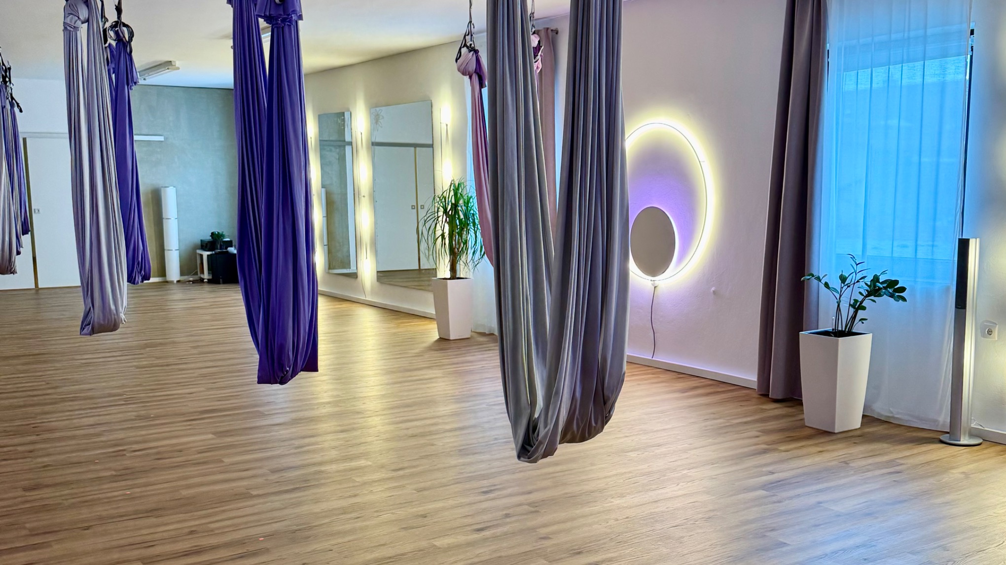 Aerial Yoga Erlebnisworkshop – Vielfalt in allen Tuchhöhen