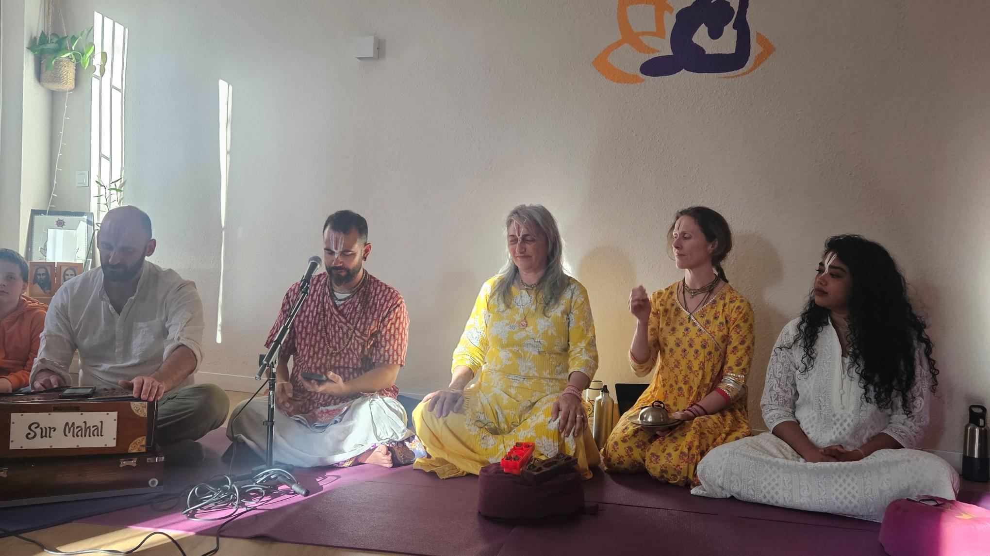 Bhakti Vibes: tarde de Kirtan by Bhakti Marga