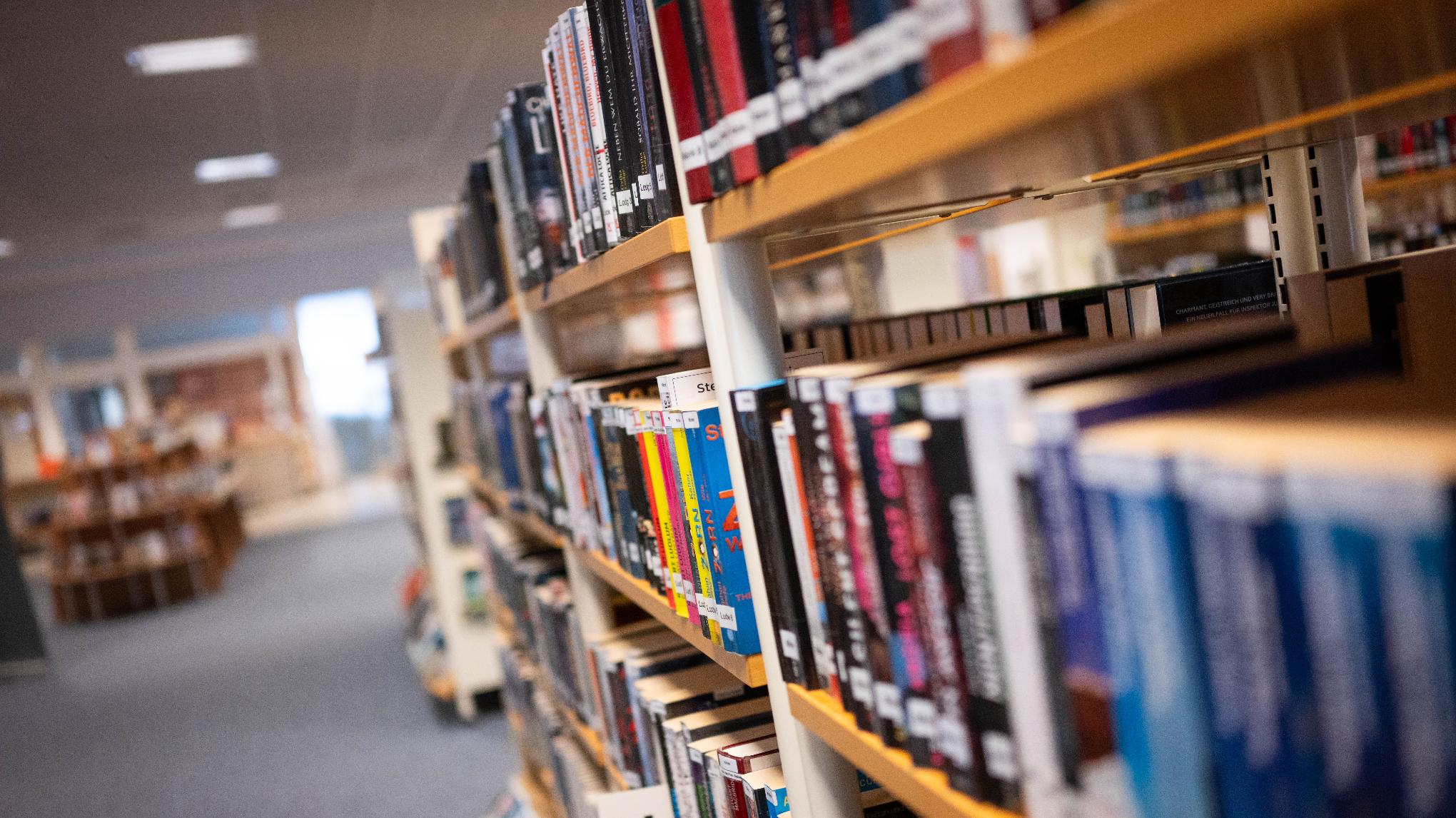 📚🧘‍♀️ Yoga in der Stadtbibliothek Bremerhaven – Ruhe zwischen den Seiten