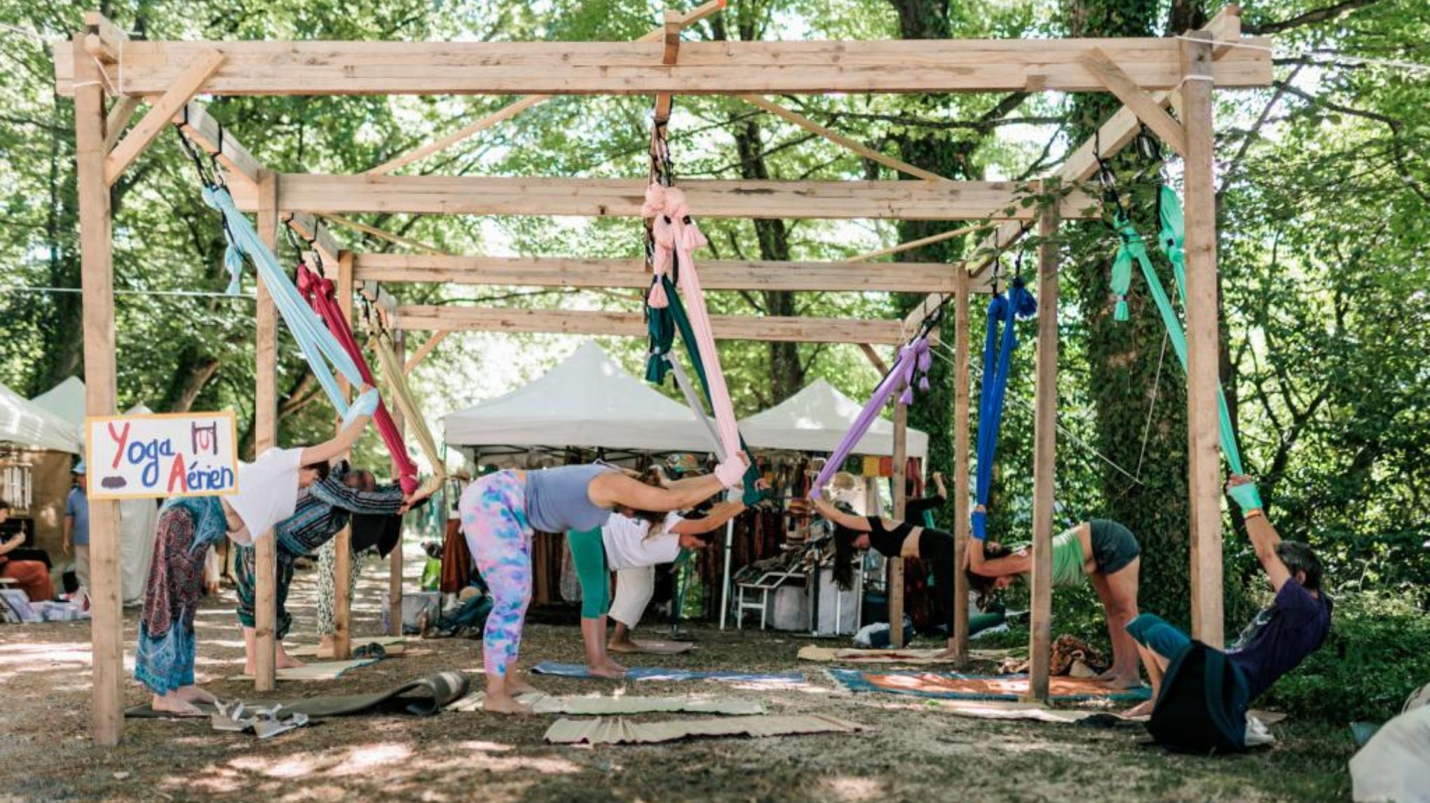 Yoga aérien au jardin