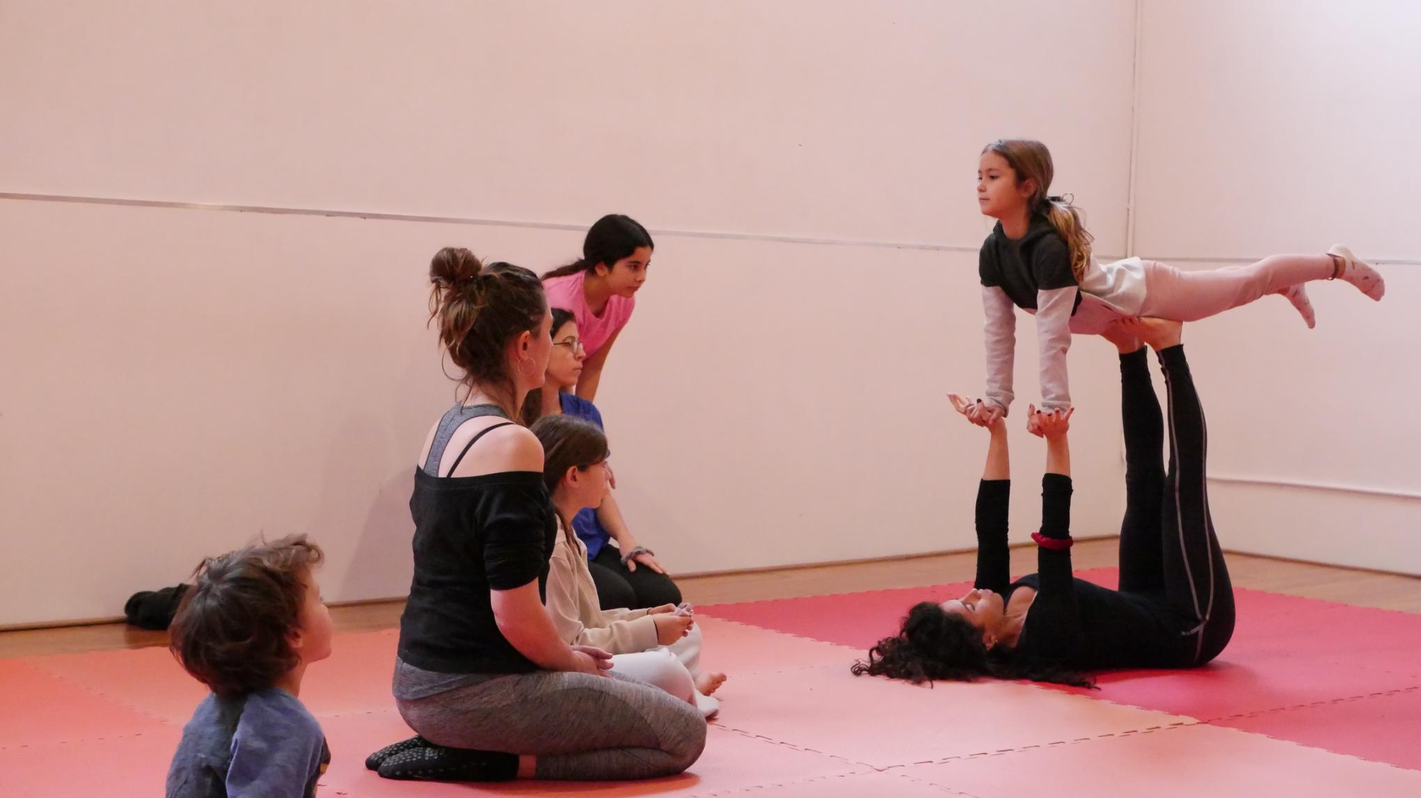 Taller de Acroyoga en familia - 5 Septiembre