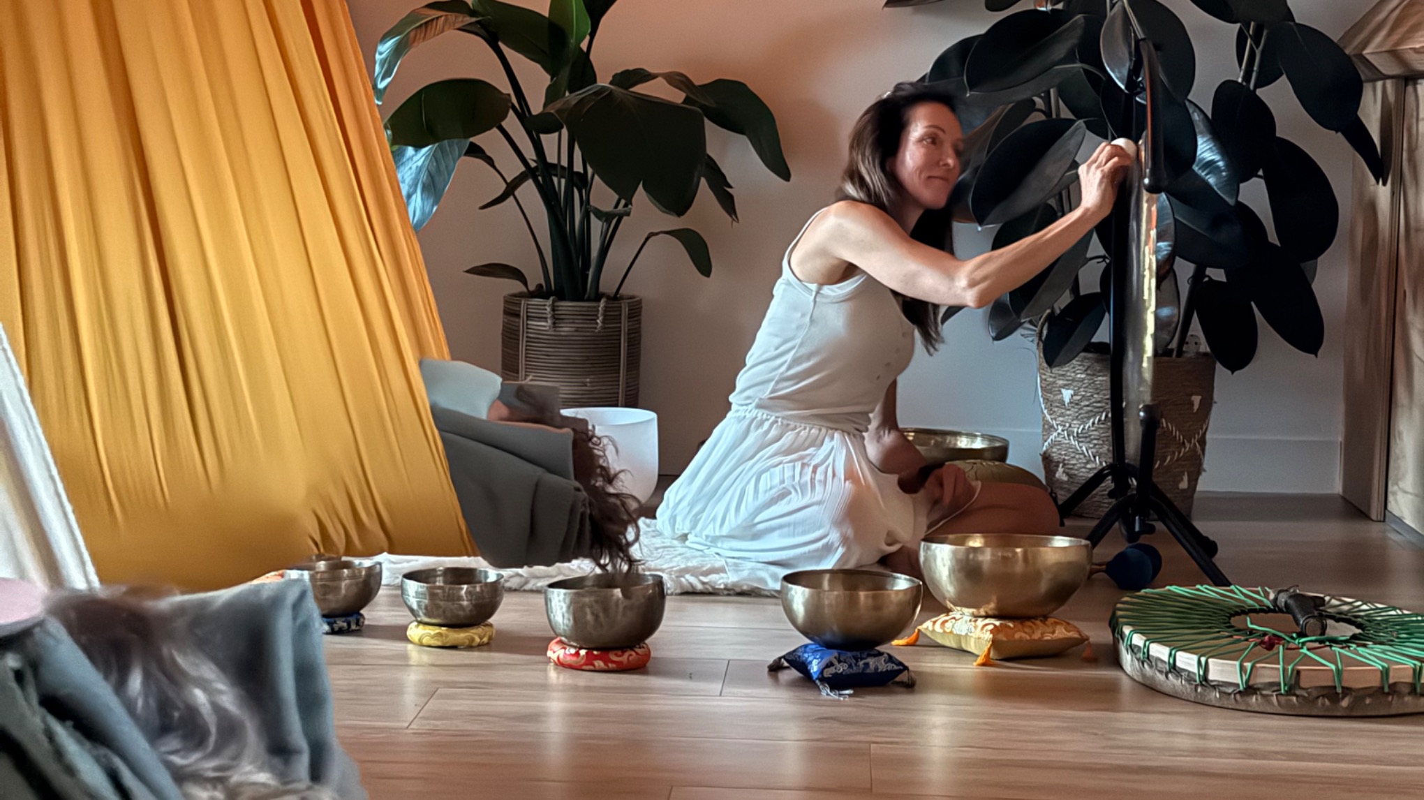 November Nest.       Aerial. Reiki en Klankreis