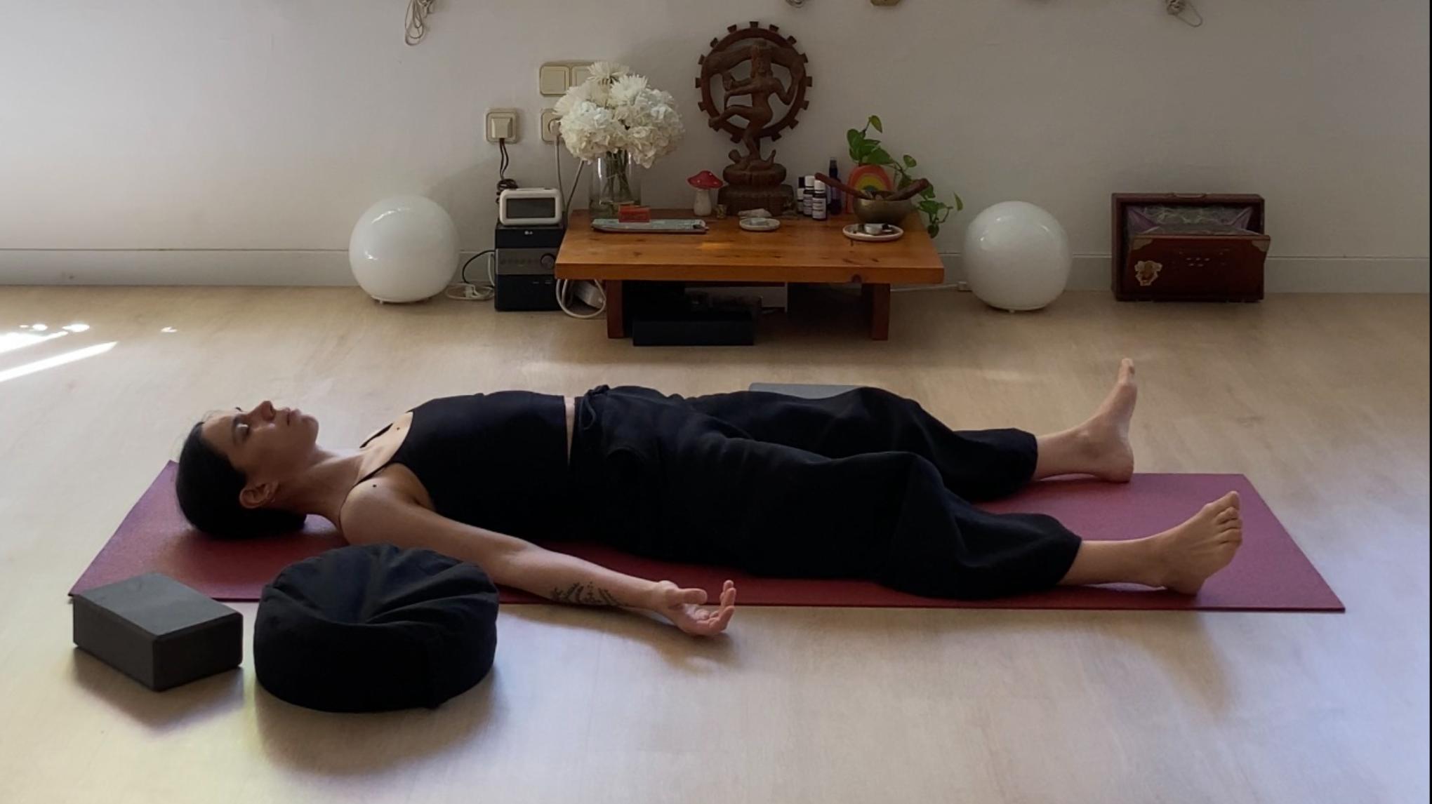 YIN YOGA & YOGA NIDRA · ESPECIAL LUNA NUEVA 🌚