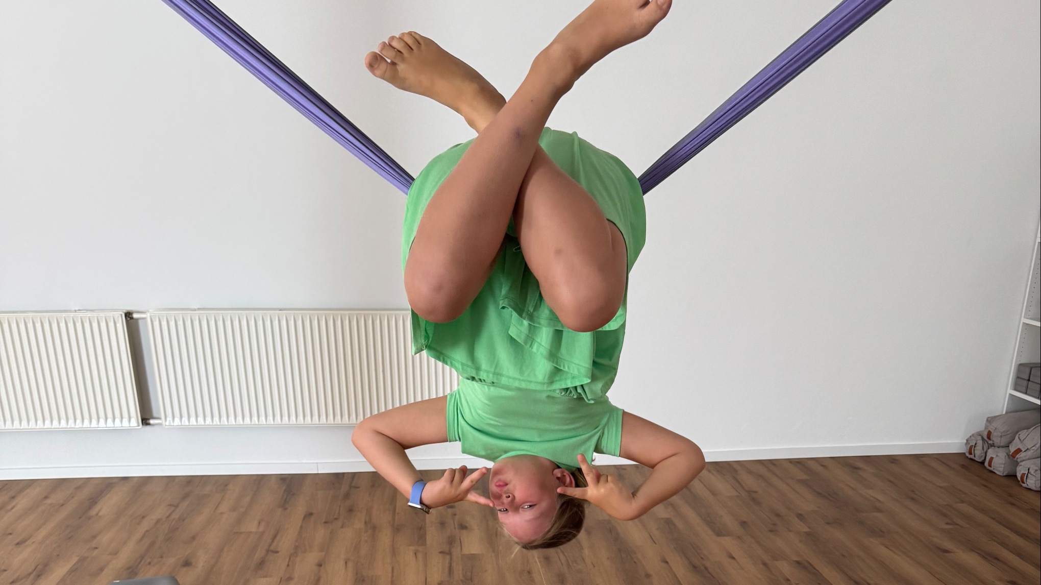 Aerial Yoga Together – Eltern & Kids Special