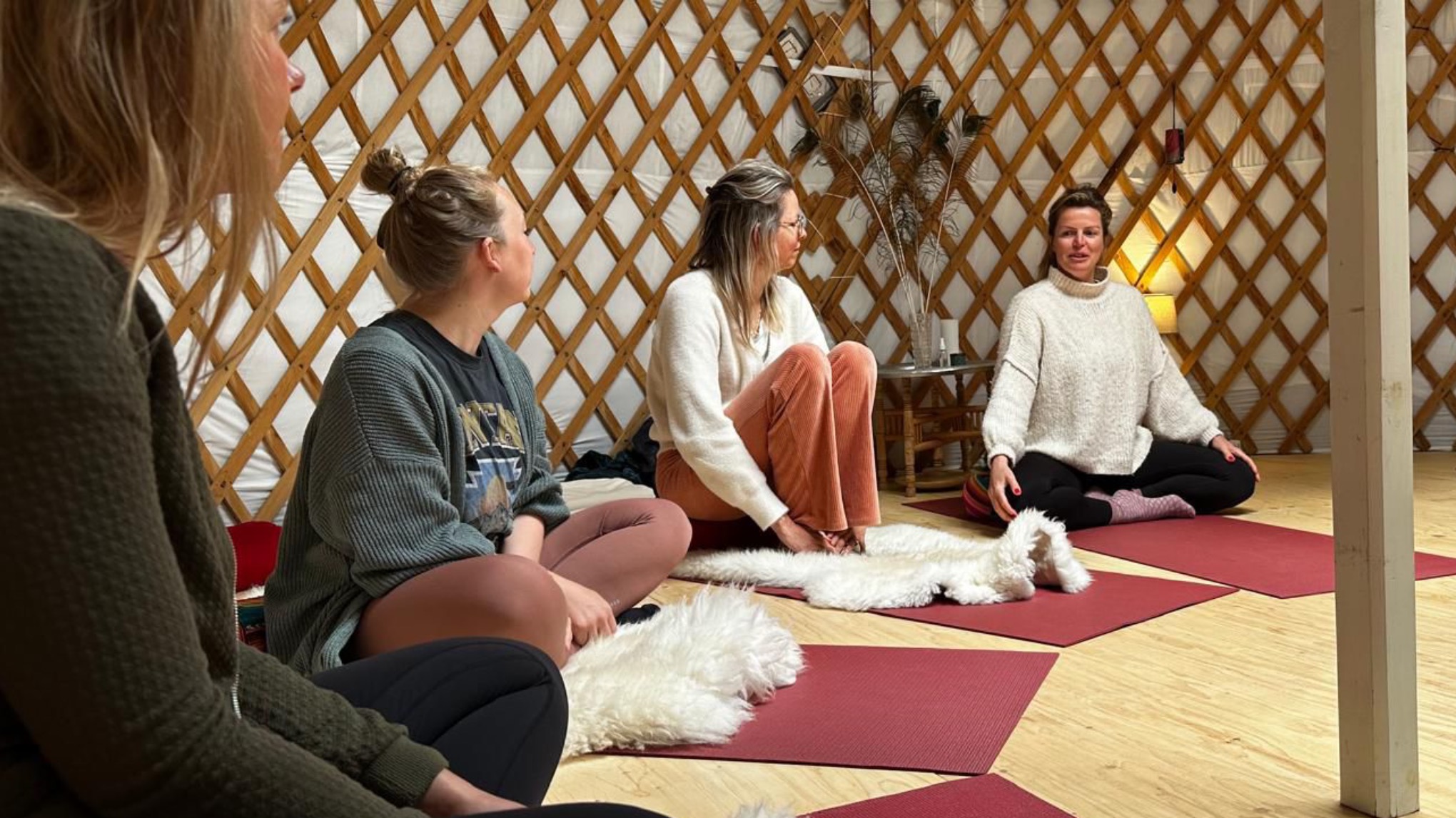 Yin & Connect - een avond voor moeders (okt) - Maria geeft de les