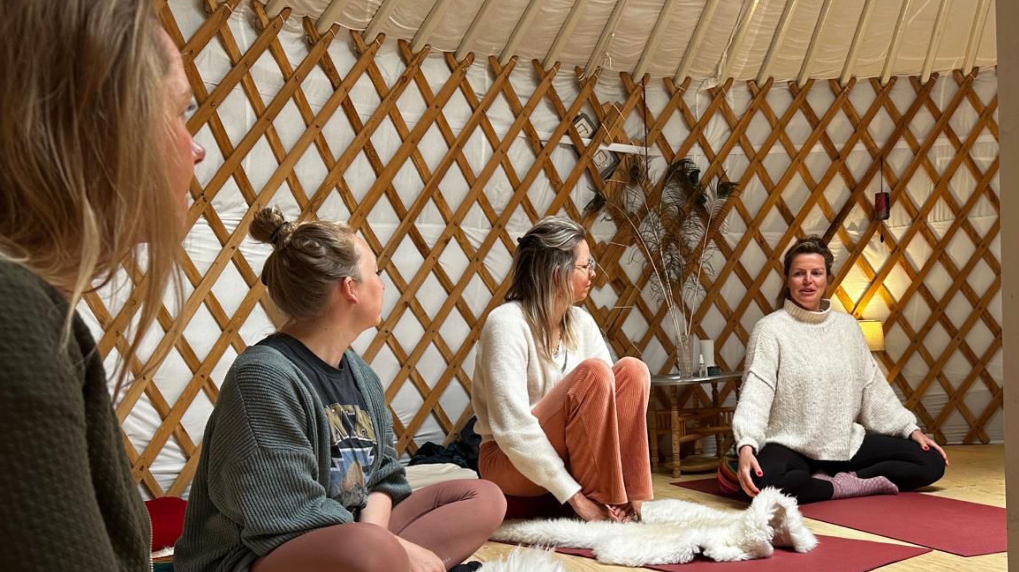 Yin & Connect - een avond voor moeders (Nov) - Maria geeft de les