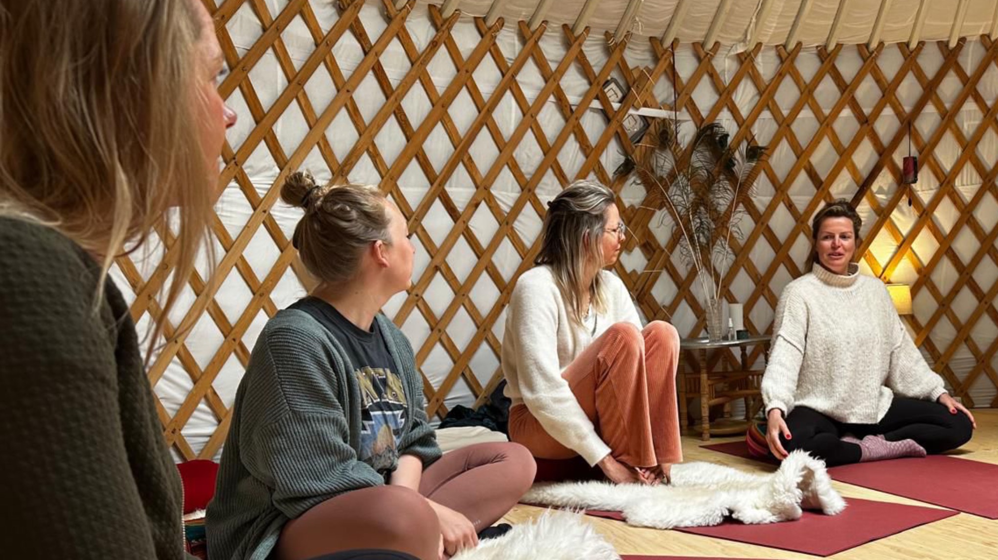 Yin & Connect - een avond voor moeders (juli)- Maria geeft de les