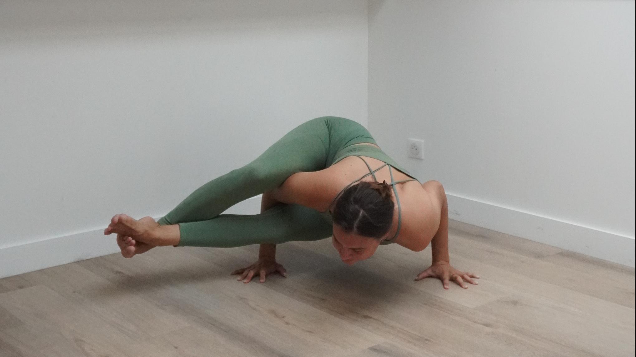 Atelier - Vers Elephant trunk & Ashtavakrasana
